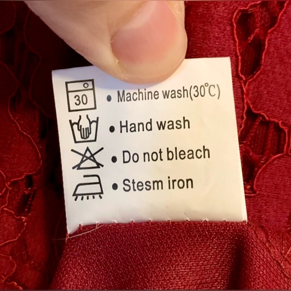 Elegant Lace Midi Dress in Burgundy - Picture 8 of 9